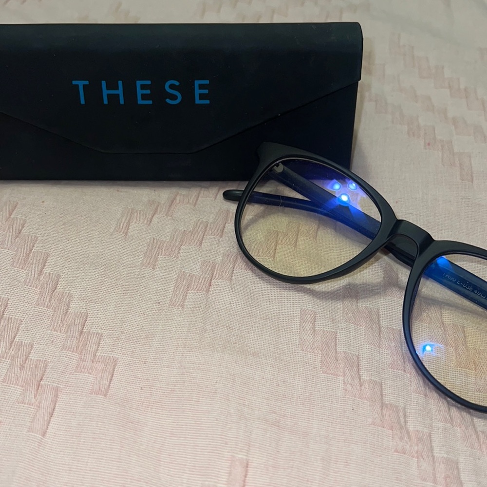 These glasses blue light glasses